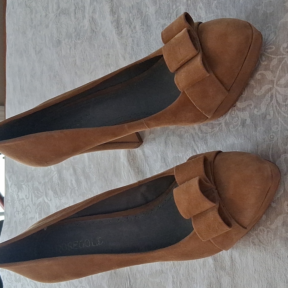 Rosegold Café au lait Suede Heels Size 10 Danielle